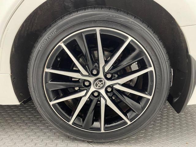 Photo of 2021 Super White Toyota Camry