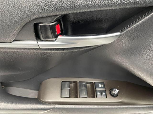 Photo of 2021 Super White Toyota Camry