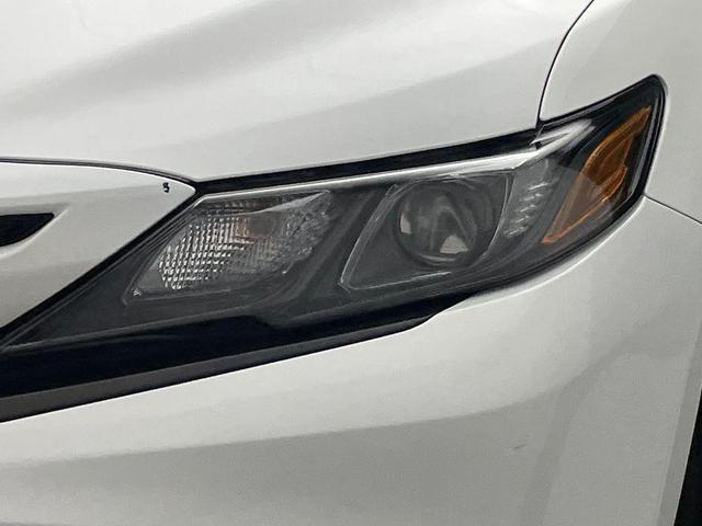 Photo of 2021 Super White Toyota Camry