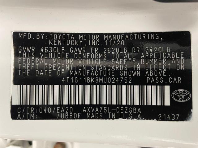 Photo of 2021 Super White Toyota Camry