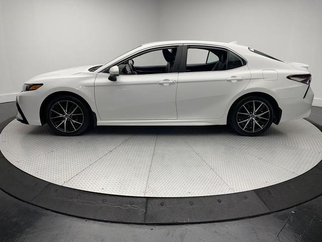 Photo of 2021 Super White Toyota Camry