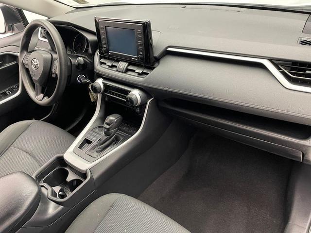 Photo of 2021 Super White Toyota RAV4