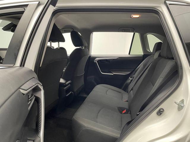 Photo of 2021 Super White Toyota RAV4