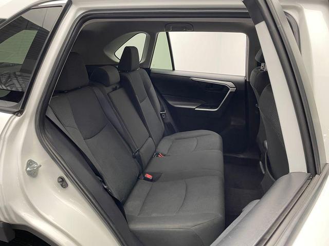 Photo of 2021 Super White Toyota RAV4
