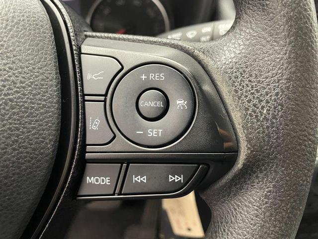 Photo of 2021 Super White Toyota RAV4