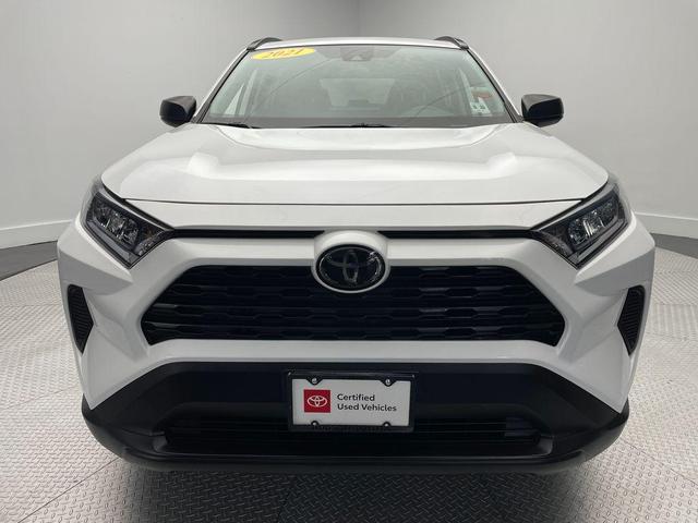 Photo of 2021 Super White Toyota RAV4