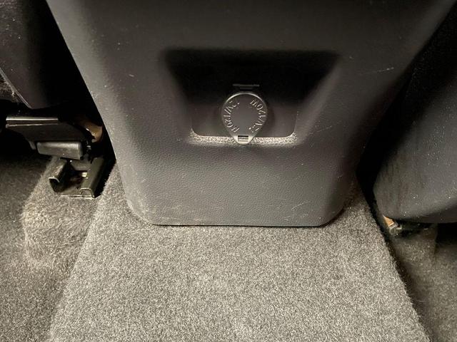 Photo of 2021 Super White Toyota RAV4