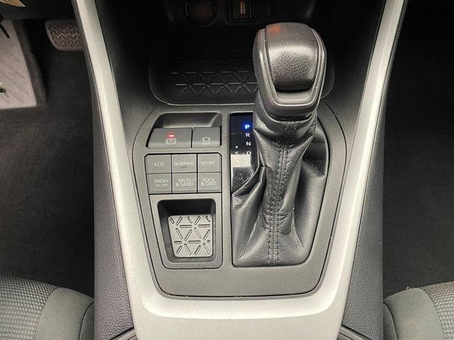 Photo of 2021 Super White Toyota RAV4