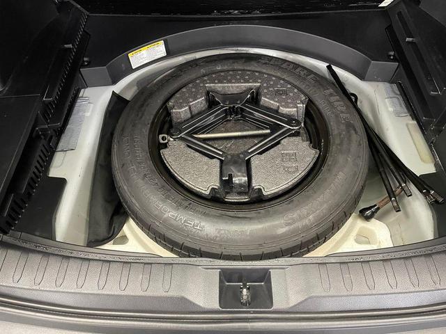 Photo of 2021 Super White Toyota RAV4