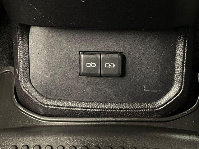 Photo of 2022 Midnight Black Metallic Toyota Highlander