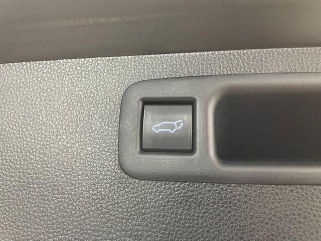 Photo of 2022 Midnight Black Metallic Toyota Highlander