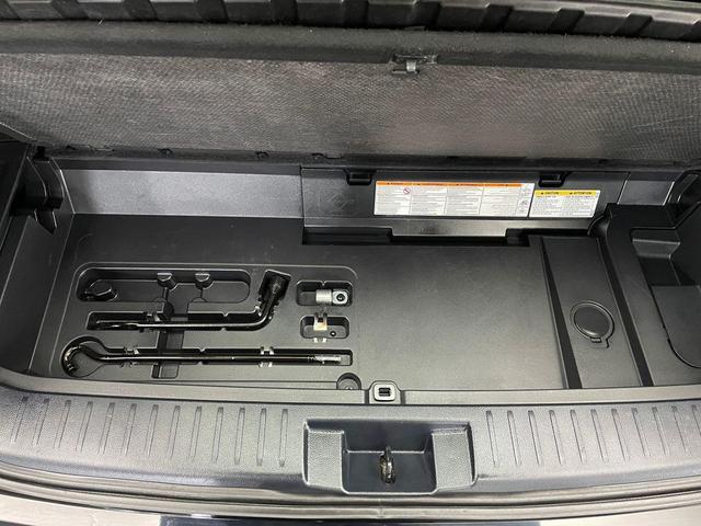 Photo of 2022 Midnight Black Metallic Toyota Highlander