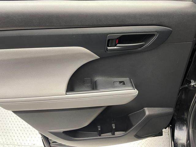 Photo of 2022 Midnight Black Metallic Toyota Highlander