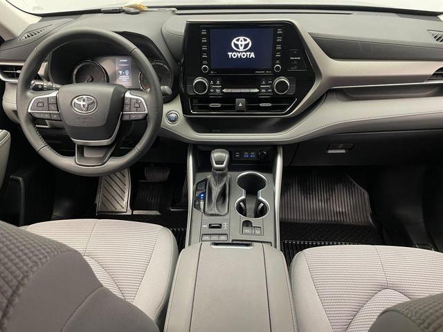 Photo of 2022 Midnight Black Metallic Toyota Highlander