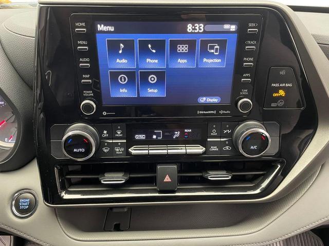 Photo of 2022 Midnight Black Metallic Toyota Highlander