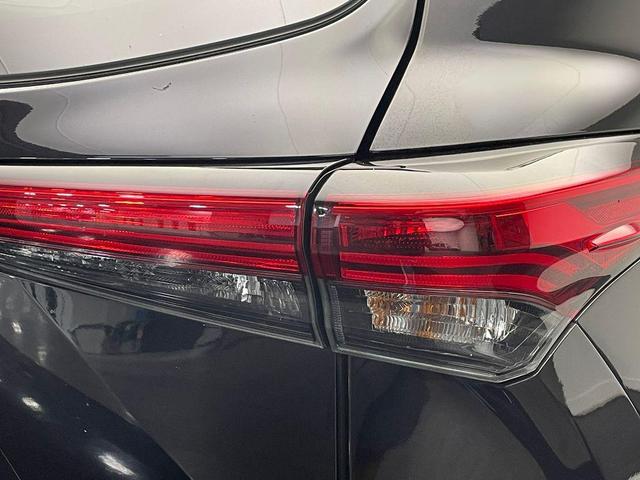 Photo of 2022 Midnight Black Metallic Toyota Highlander