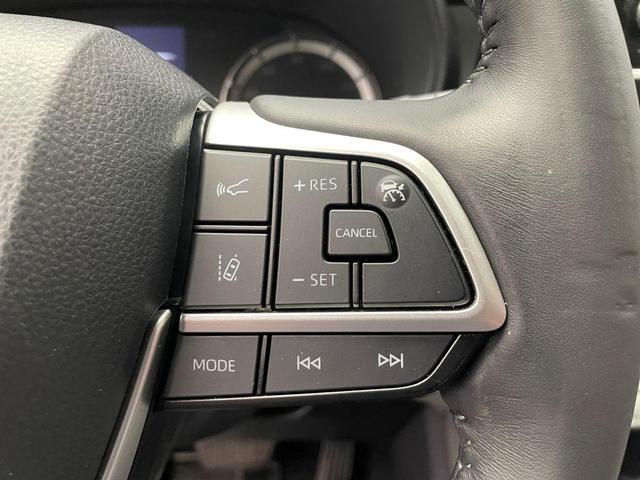 Photo of 2022 Midnight Black Metallic Toyota Highlander