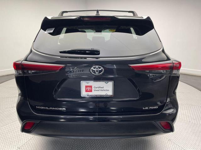 Photo of 2022 Midnight Black Metallic Toyota Highlander