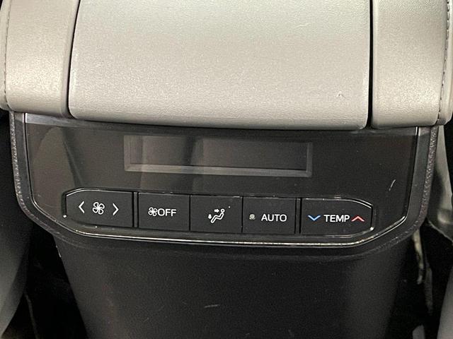 Photo of 2022 Midnight Black Metallic Toyota Highlander
