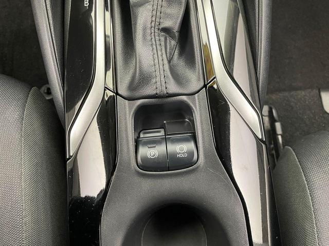 Photo of 2022 Classic Silver Metallic Toyota Corolla Hybrid