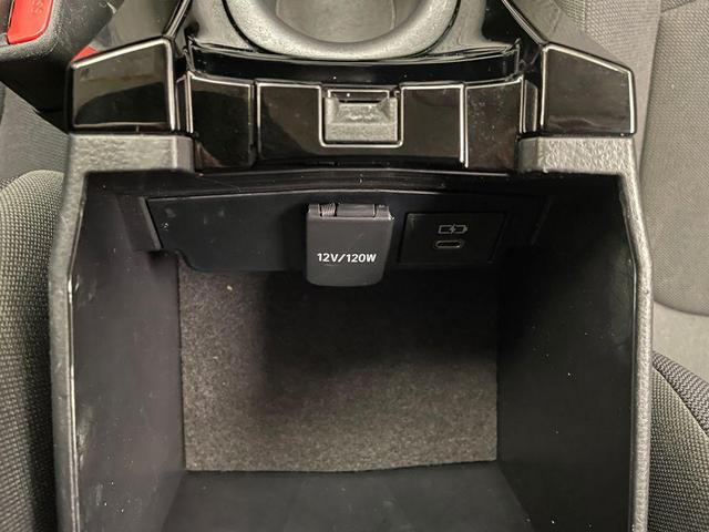 Photo of 2022 Classic Silver Metallic Toyota Corolla Hybrid