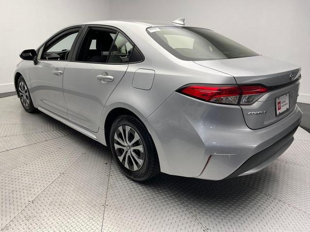 Photo of 2022 Classic Silver Metallic Toyota Corolla Hybrid