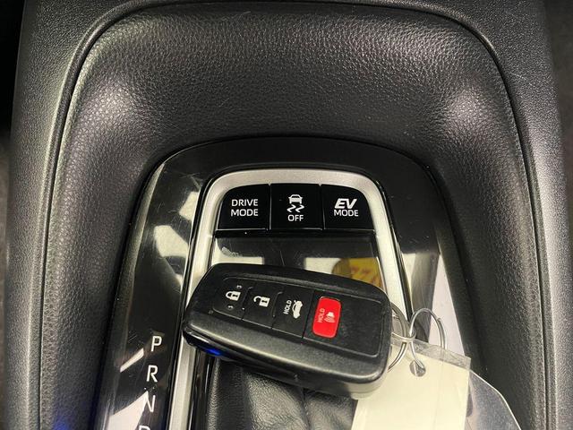 Photo of 2022 Classic Silver Metallic Toyota Corolla Hybrid