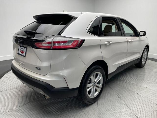 Photo of 2019 White Platinum Clearcoat Metallic Ford Edge
