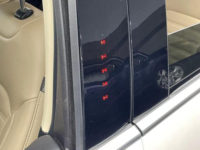 Photo of 2019 White Platinum Clearcoat Metallic Ford Edge