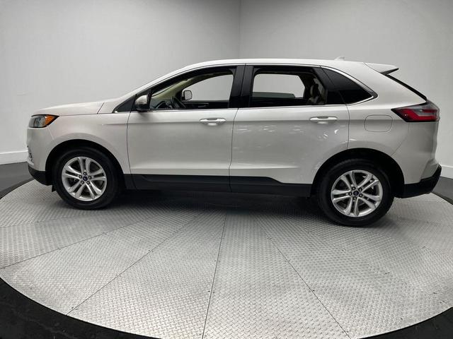 Photo of 2019 White Platinum Clearcoat Metallic Ford Edge