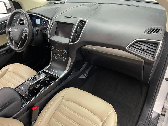 Photo of 2019 White Platinum Clearcoat Metallic Ford Edge