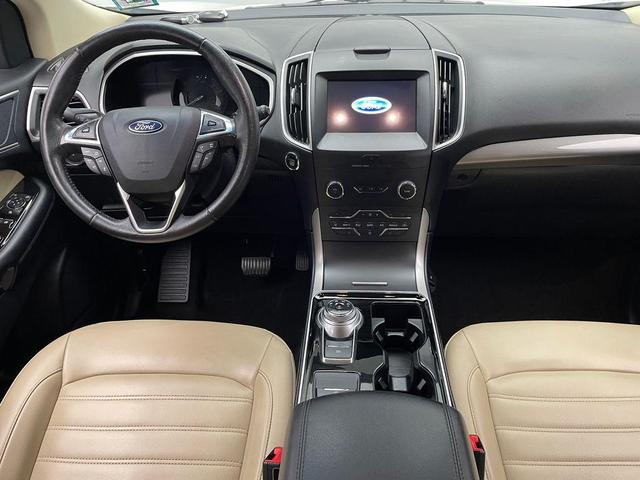 Photo of 2019 White Platinum Clearcoat Metallic Ford Edge