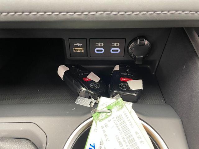 Photo of 2025 Magnetic Gray Toyota Highlander Hybrid