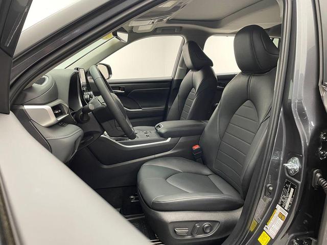 Photo of 2025 Magnetic Gray Toyota Highlander Hybrid