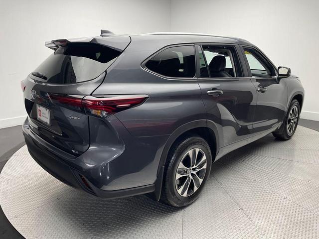 Photo of 2025 Magnetic Gray Toyota Highlander Hybrid