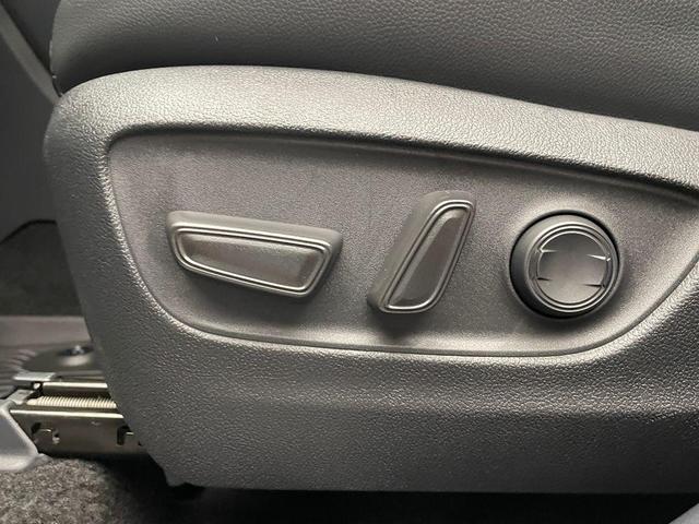 Photo of 2025 Magnetic Gray Toyota Highlander Hybrid