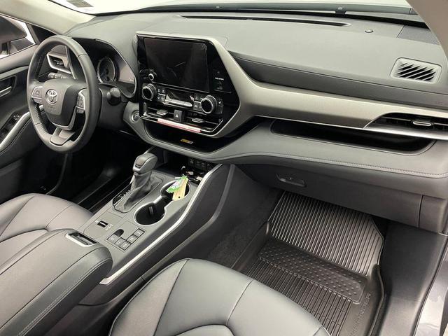 Photo of 2025 Magnetic Gray Toyota Highlander Hybrid