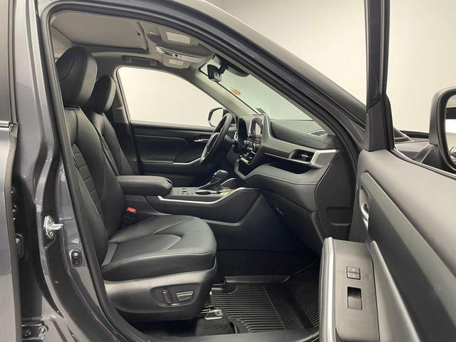 Photo of 2025 Magnetic Gray Toyota Highlander Hybrid