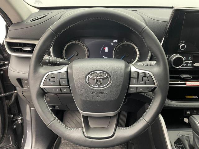 Photo of 2025 Magnetic Gray Toyota Highlander Hybrid