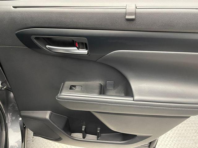 Photo of 2025 Magnetic Gray Toyota Highlander Hybrid