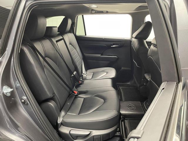 Photo of 2025 Magnetic Gray Toyota Highlander Hybrid
