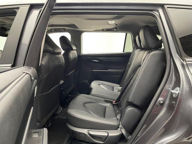 Photo of 2025 Magnetic Gray Toyota Highlander Hybrid