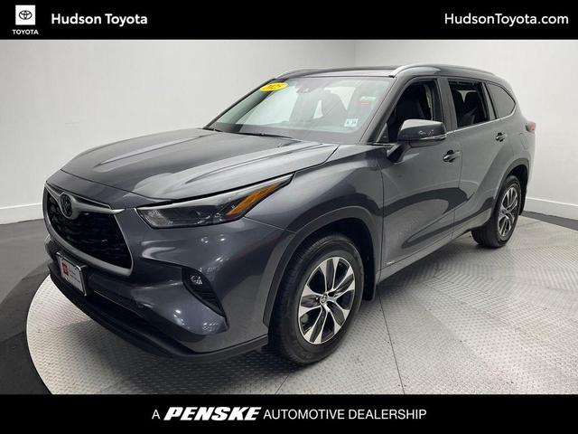 Photo of 2025 Magnetic Gray Toyota Highlander Hybrid