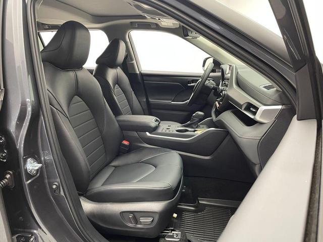 Photo of 2025 Magnetic Gray Toyota Highlander Hybrid