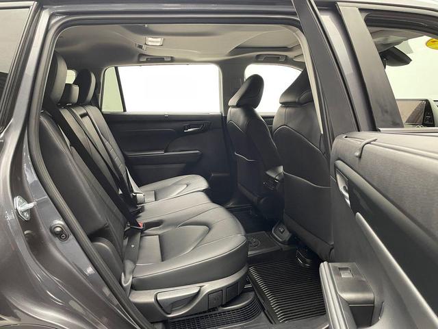 Photo of 2025 Magnetic Gray Toyota Highlander Hybrid