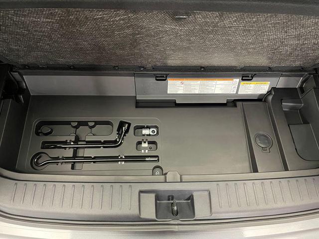 Photo of 2025 Magnetic Gray Toyota Highlander Hybrid