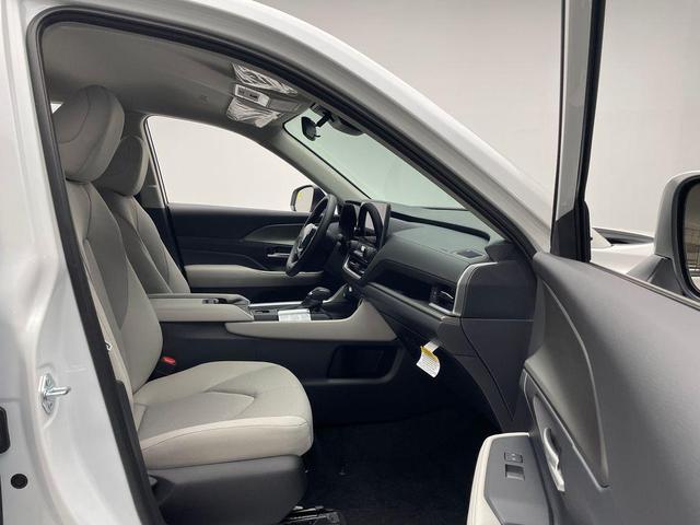 Photo of 2025 Wind Chill Pearl Toyota Grand Highlander
