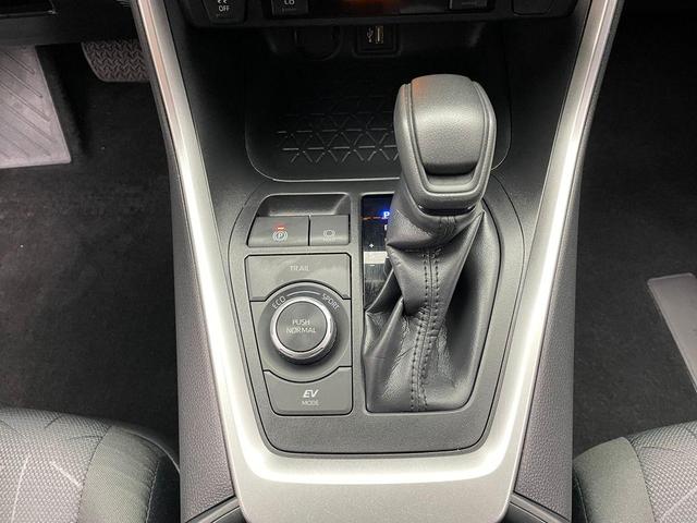 Photo of 2024 Silver Sky Metallic Toyota RAV4 Hybrid