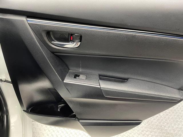 Photo of 2019 Super White Toyota Corolla
