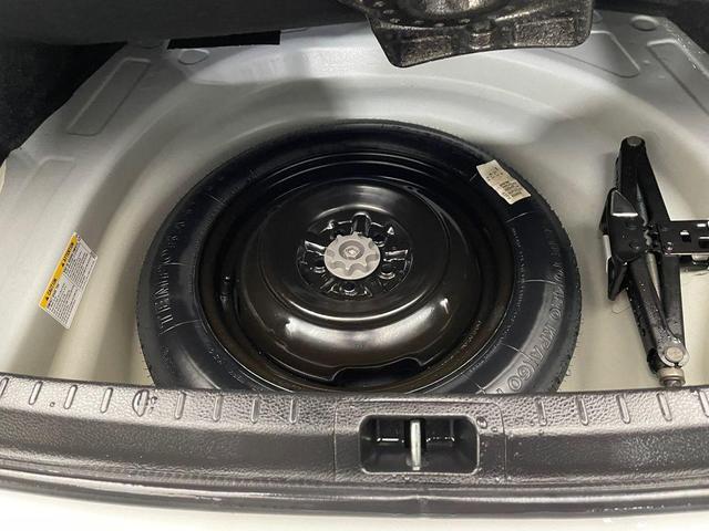 Photo of 2019 Super White Toyota Corolla